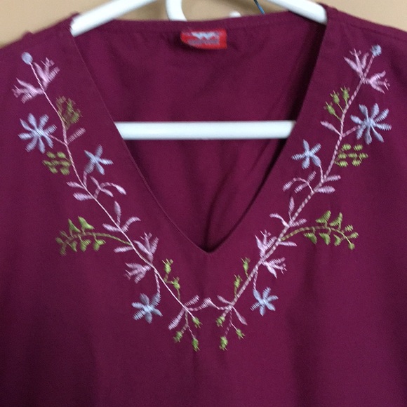 Ladies Scrub Set with Embroidery - Picture 3 of 5